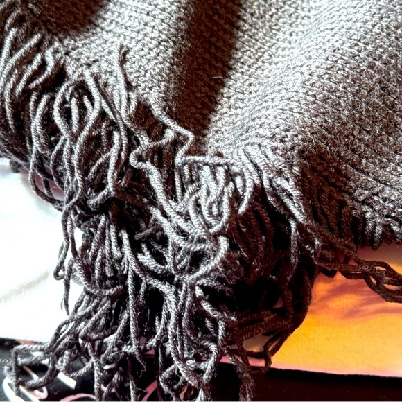 πCozy Banana Republic Black Grey Merino Ribbed Turtleneck Fringe Poncho Sweater - Picture 5 of 15